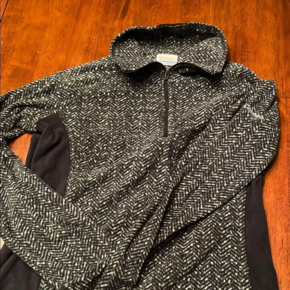 Columbia Black and Gray Quarter-Zip Sweatshirt
